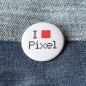 Preview: Ansteckbutton I love Pixel auf Jeans